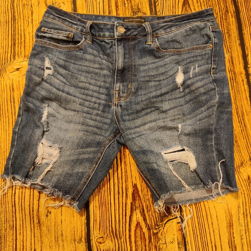 No boundaries shorts